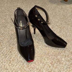 NWOT Burberrys heels